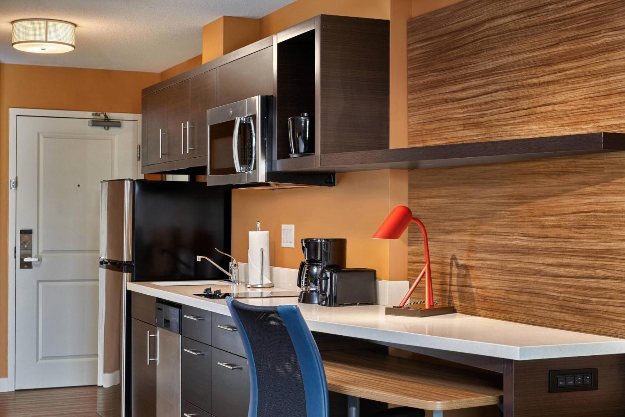 Towneplace Suites By Marriott Форт Макмъри Екстериор снимка