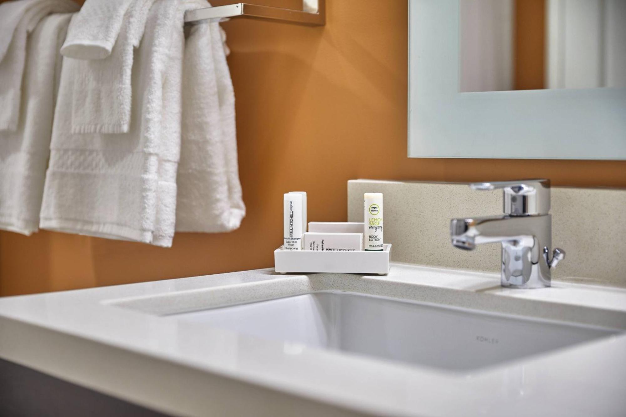 Towneplace Suites By Marriott Форт Макмъри Екстериор снимка