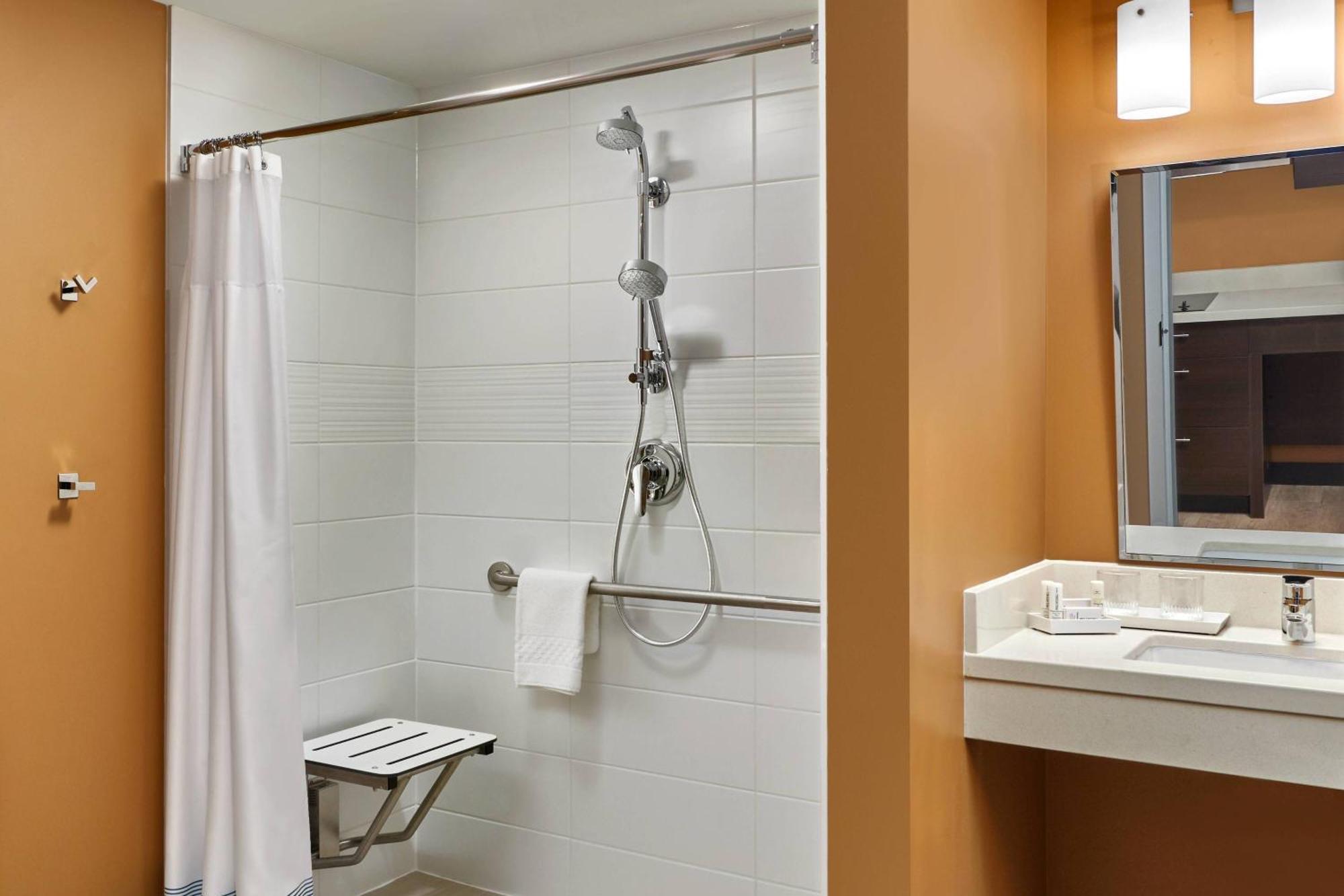Towneplace Suites By Marriott Форт Макмъри Екстериор снимка