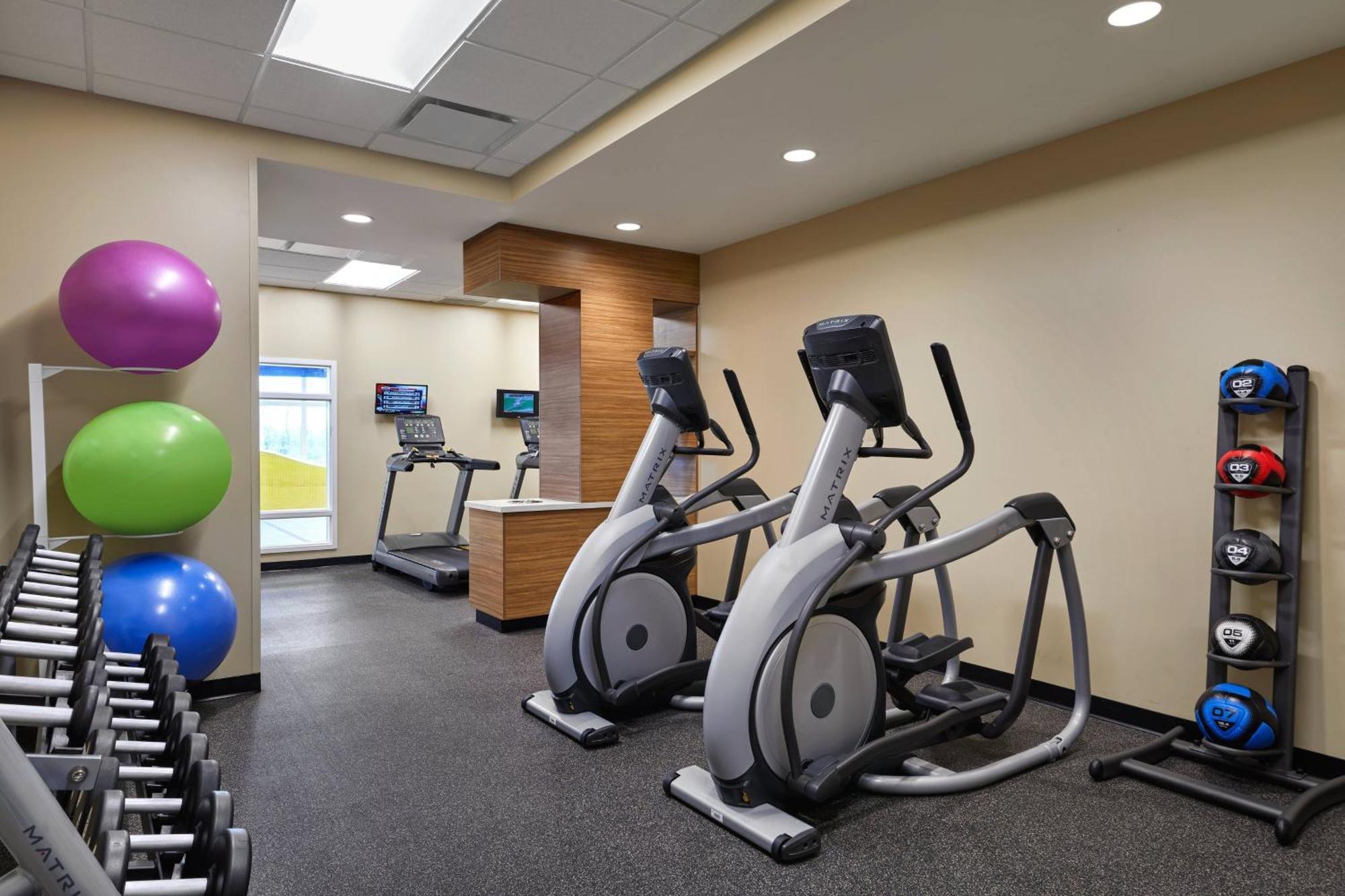 Towneplace Suites By Marriott Форт Макмъри Екстериор снимка