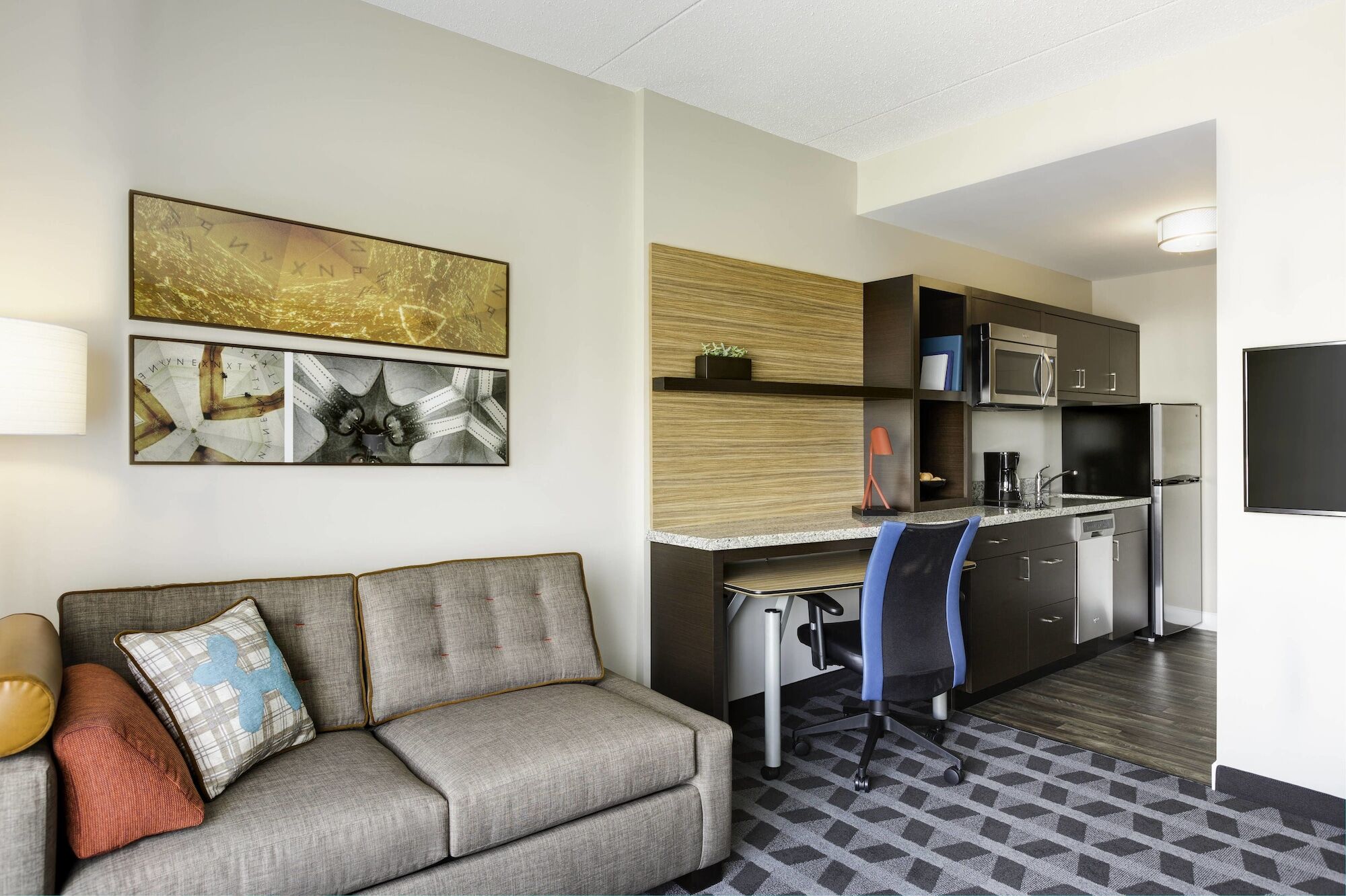 Towneplace Suites By Marriott Форт Макмъри Екстериор снимка